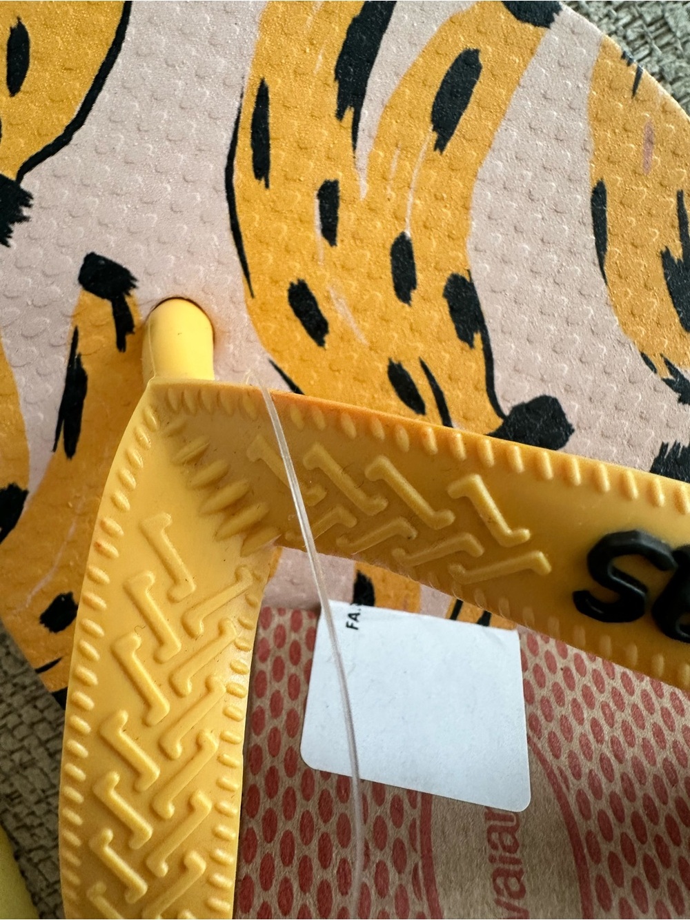 Havaianas Yellow Banana Print Flip Flops - Picture 4 of 5